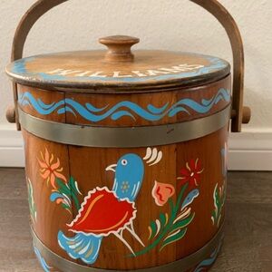 Hand painted wooden Basketville Putney Vermont ice bucket